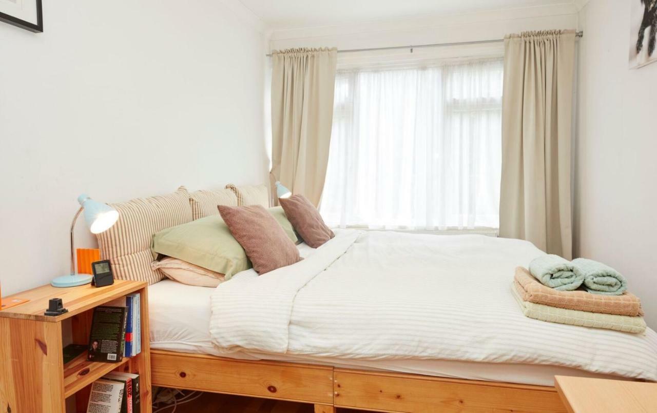Brecknock Road House Londres